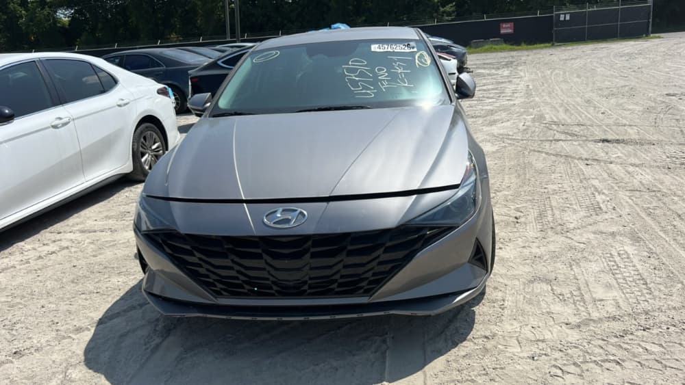 HYUNDAI ELANTRA's image